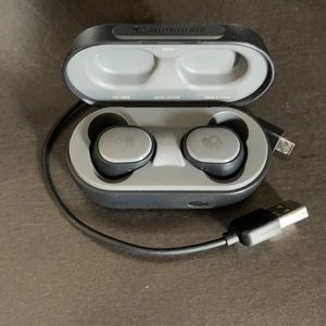 Used Skull-candy Sesh Bluetooth Earphones